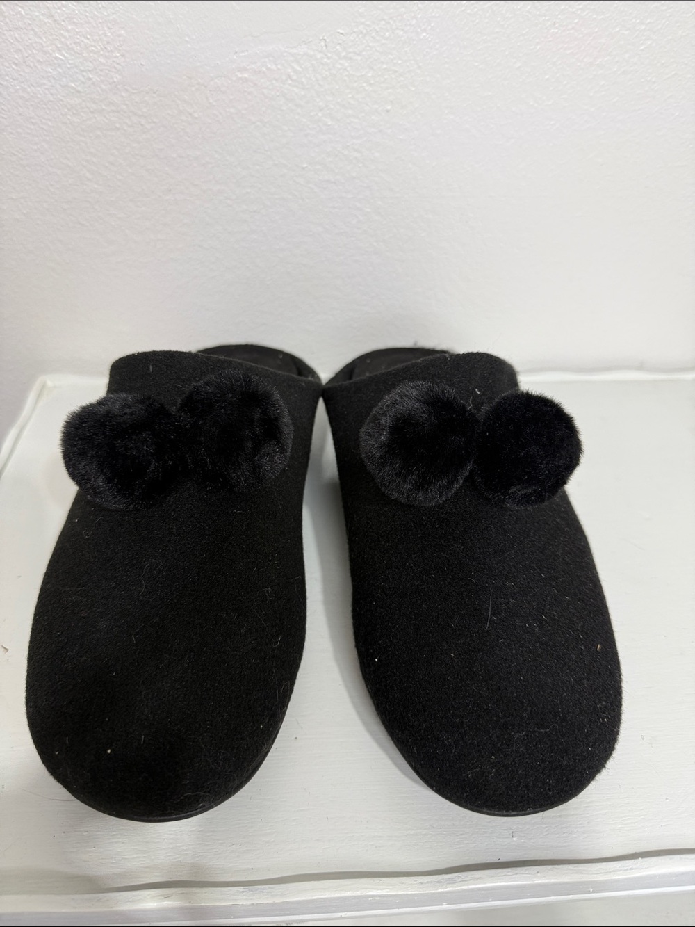 FitFlop Chrissie Pom Pom Slippers Size 10 Black Slip Arch Support Comfort